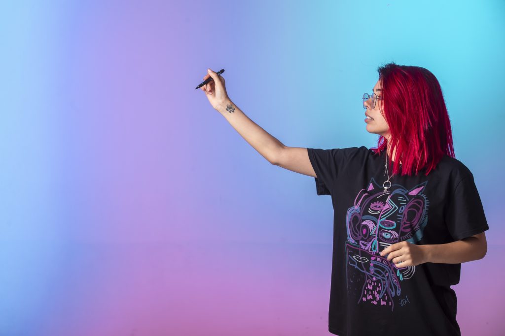 Woman wearing t-shirt factory custom printing t-shirt