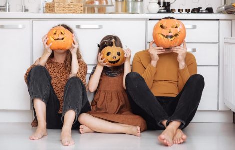 Halloween Family Pajamas 2025: Checker Bats, Candy-Stripe Bones & Retro Ghosts
