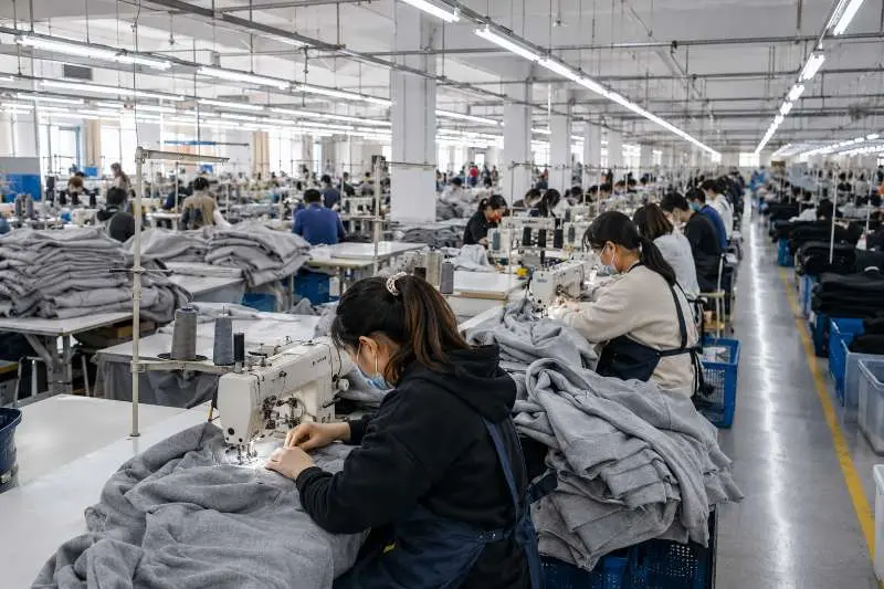 How to Find a Hoodie Manufacturer for Your Clothing Brand